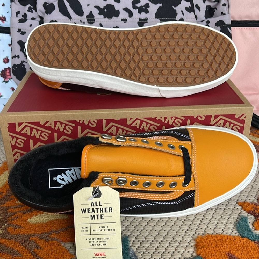 Vans Men’s Old Skool Mte (Mte) Apricot/Black
VN0A348F2NF
Sneakers - Picture 3 of 16